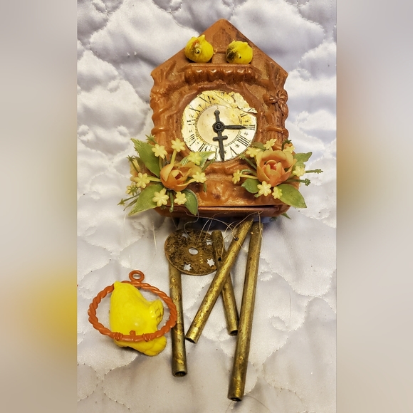 Accents Vintage Jsny Plastic Cuckoo Clock Wind Chime Flowers Bird